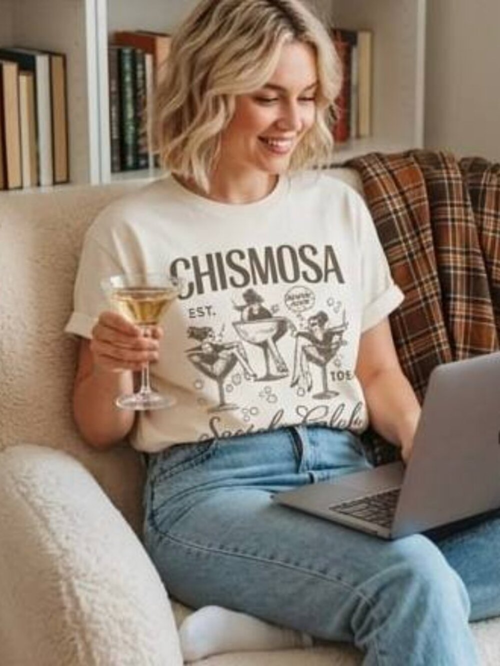 Chismosa Social Club Latina Graphic Tee - Picture 3 of 5